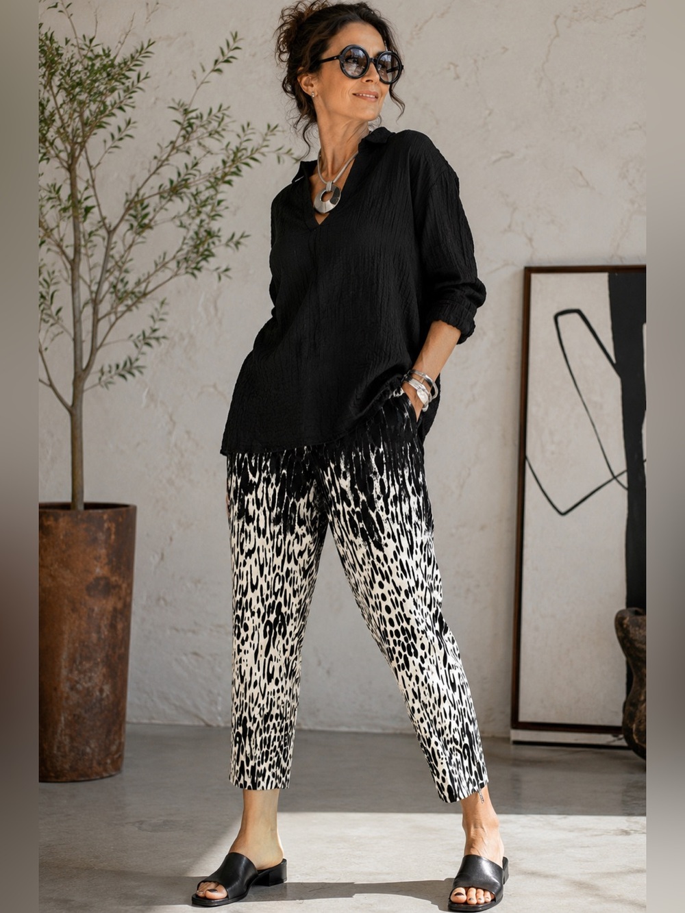 Samuel Dong Black & White Animal Print Ankle Pants Size L